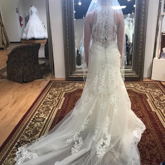 Brand new BEAUTIFUL wedding dress - Picture 3 of 3